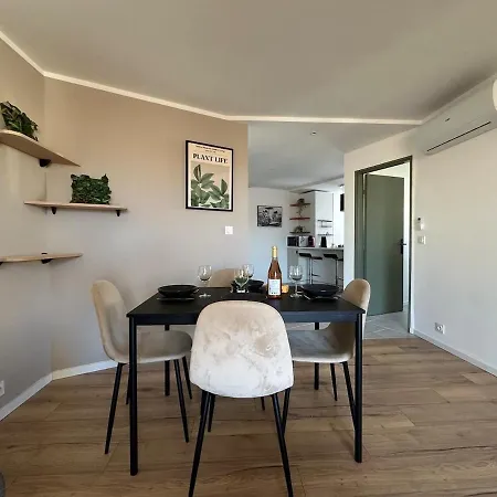 L'escapade Nimoise - A 700m De La Gare Apartment