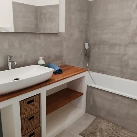 Apartment L'escapade Nimoise - A 700m De La Gare Nimes